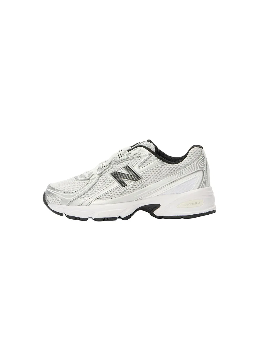 Кроссовки New Balance '740' серебристого цвета