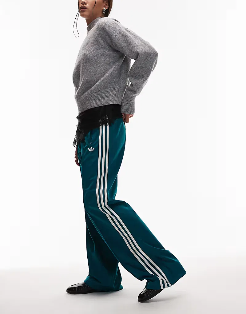 Свободные спортивные брюки Adidas Originals Firebird зелено-белого
