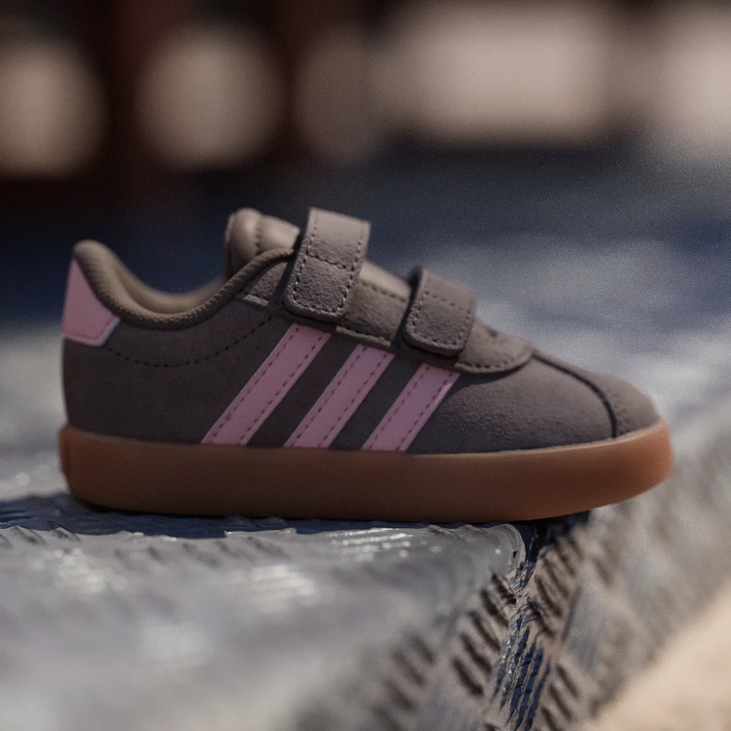 Детские кроссовки на липучках VL Court 3.0 Adidas Sportswear, Earth Strata/Semi Frozen Turbo/Amber Gum — фото 3