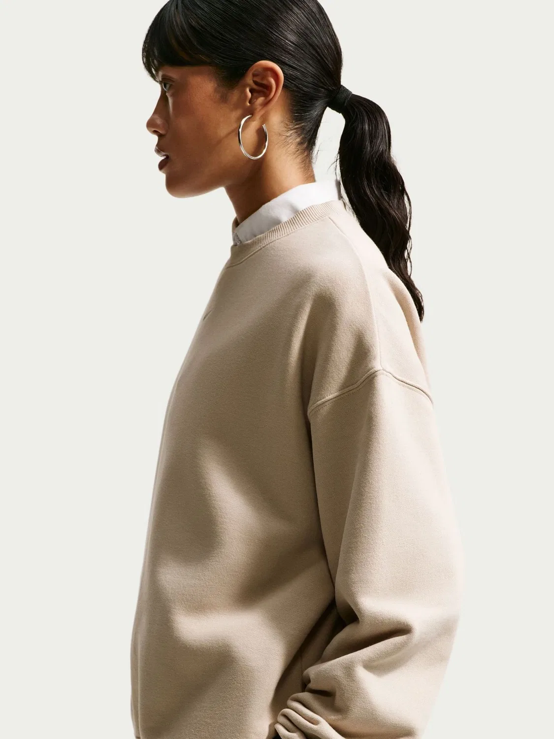 Свитшот женский оверсайз Nike Studio Fleece Nike, нейтральный — фото 4