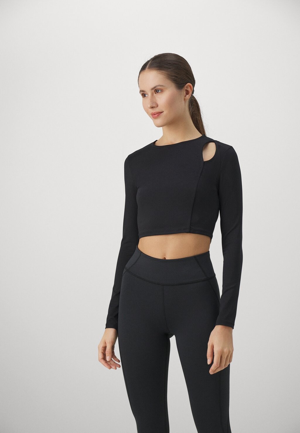 

Топ с длинными рукавами ONPEMILY CROP ONLY Play, цвет black