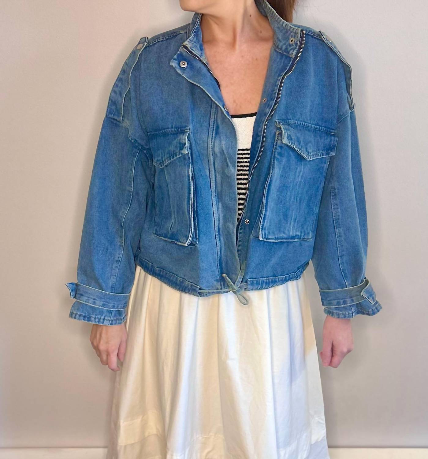 

Авиаторская джинсовая утилитарная куртка в синем цвете Veveret