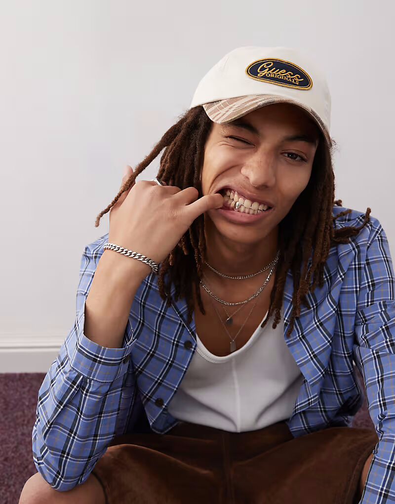 

Бейсболка Originals белого цвета с камуфляжным принтом Guess