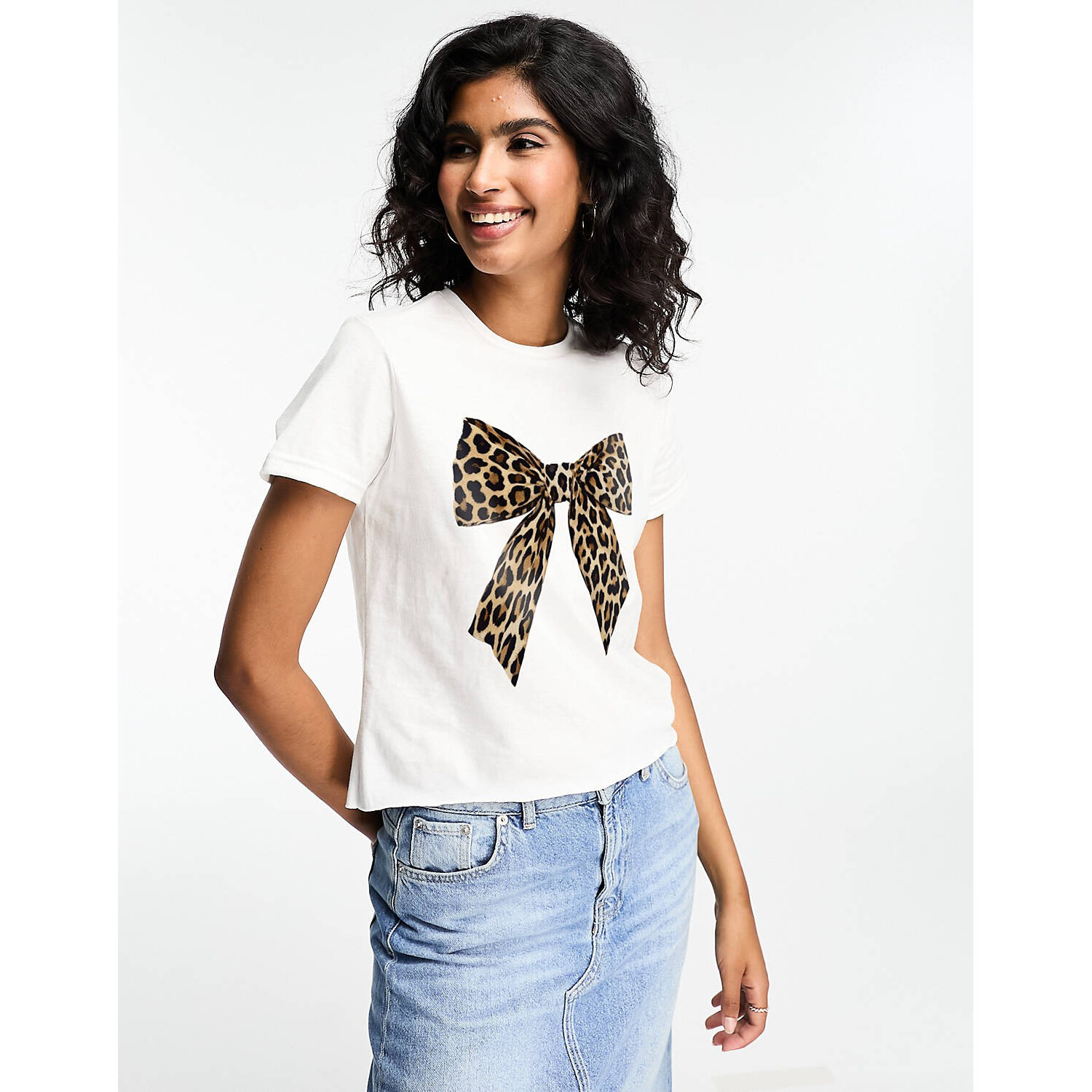 

Футболка Asos Design With Leopard Bow Graphic, белый