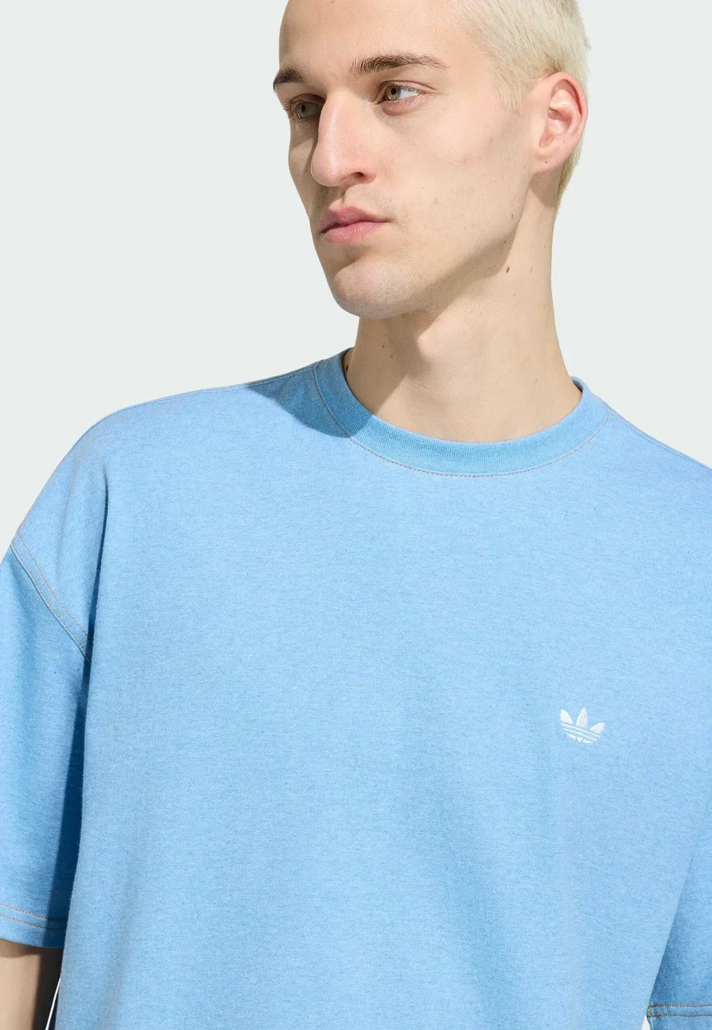 Футболка Ess с эффектом потертости - базовая футболка Adidas Originals, Light Blue Mel — фото 3