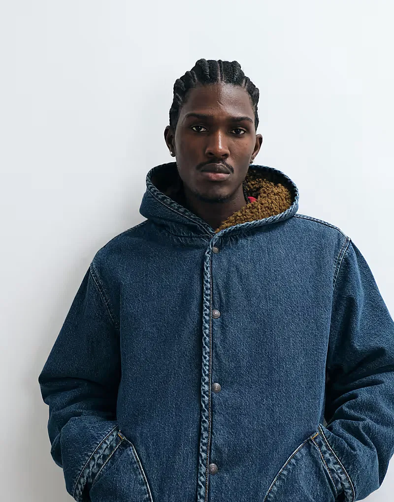 Джинсовая куртка Levi's оверсайз с капюшоном и отделкой из искусственной овчины, синий — фото 2
