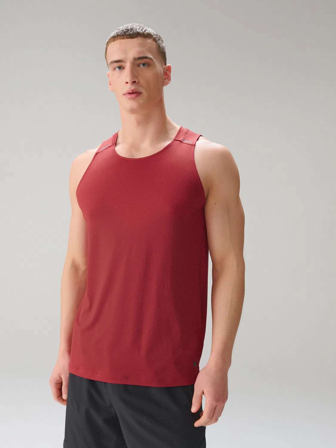 Майка тренировочная Active Gym Training Top Next, черный/красный/угольно-серый — фото 4