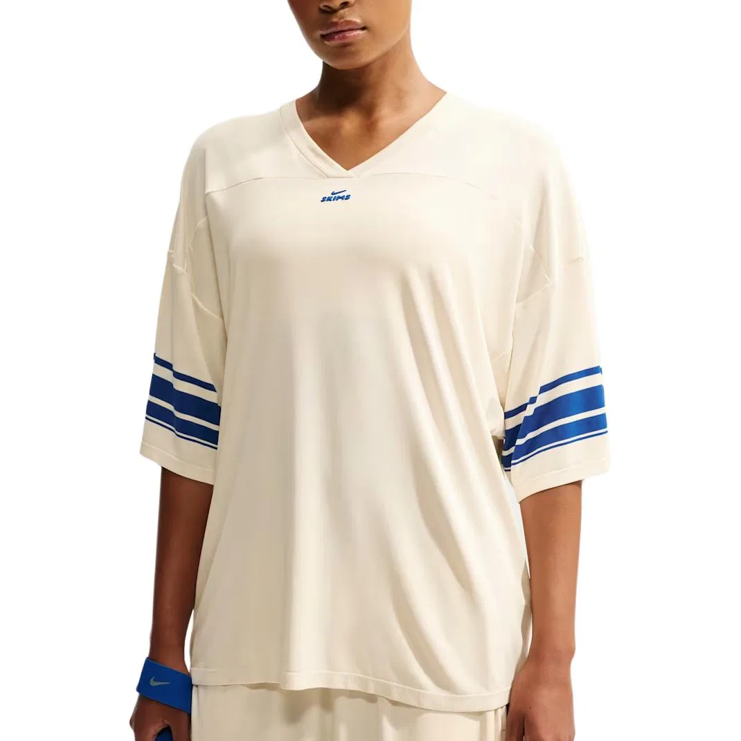 Женская футболка с V-образным вырезом NSKM Actv Ivory/NSKM Cobalt Nike
