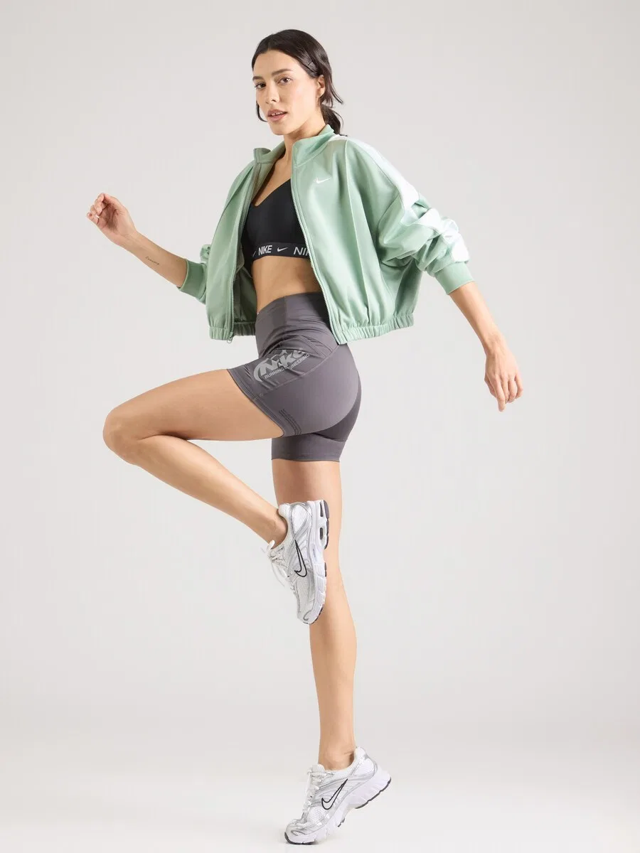 Узкие спортивные шорты NIKE в цветах «базальтово-серый» и «светло-серый» — фото 4