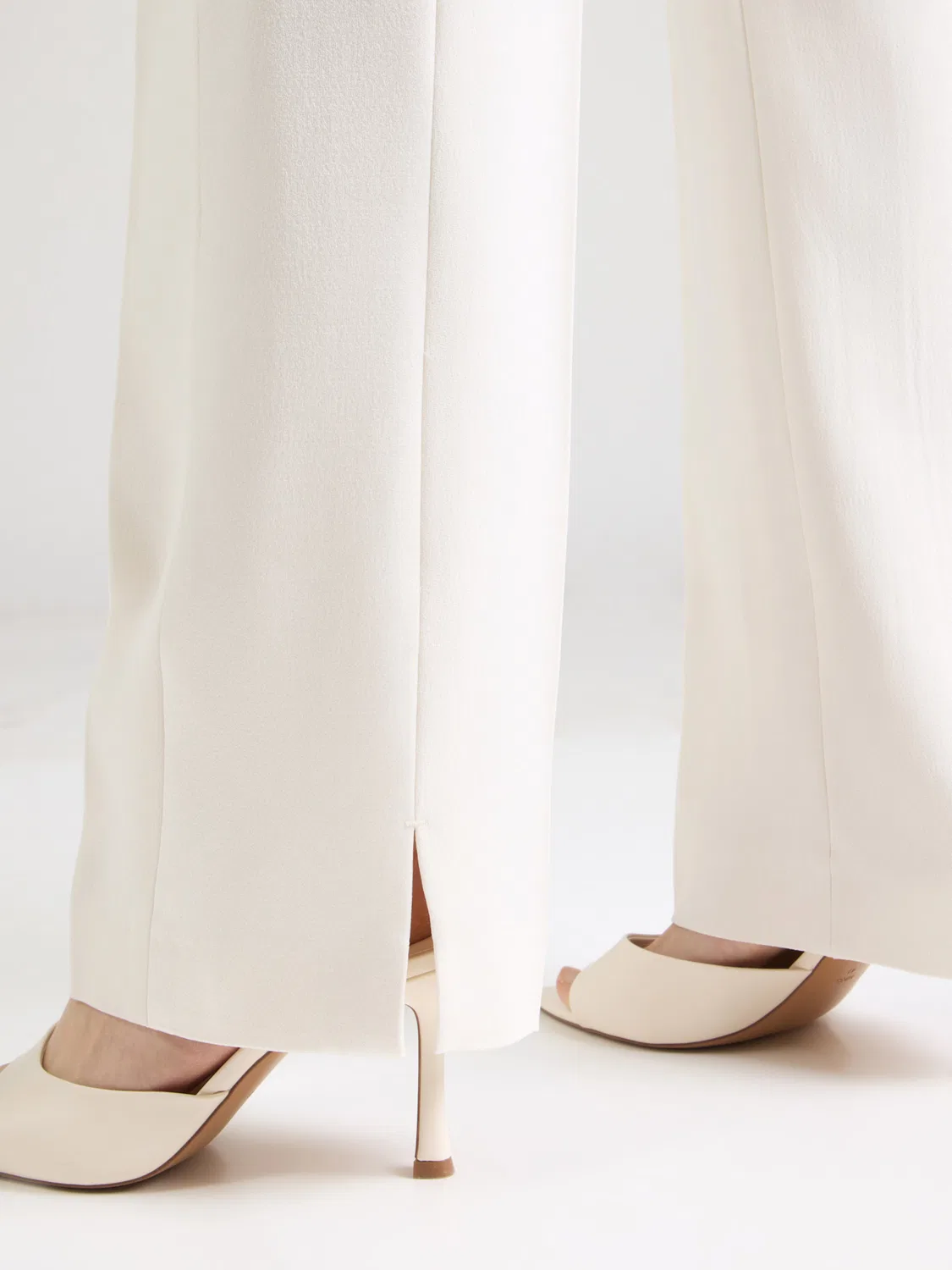 Брюки Boss Regular Pleated Pants Tanjana2 белого цвета — фото 2