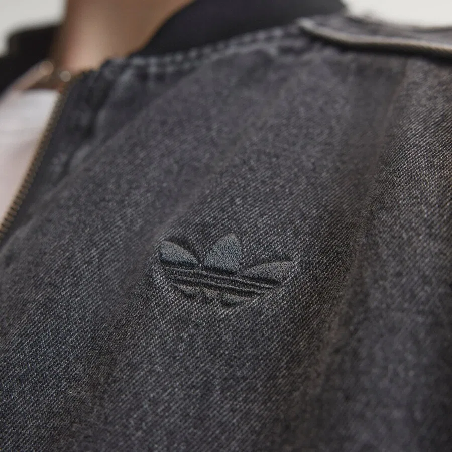 Куртка ADIDAS ORIGINALS Between-Season 'SST DENIM TRACK' из черного денима — фото 4