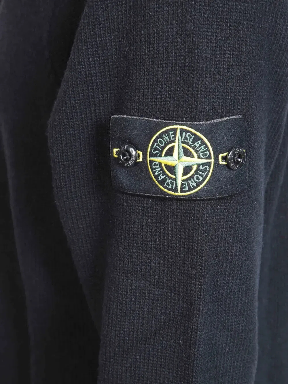 Свитер на пуговицах с нашивкой-компасом Stone Island, синий — фото 3
