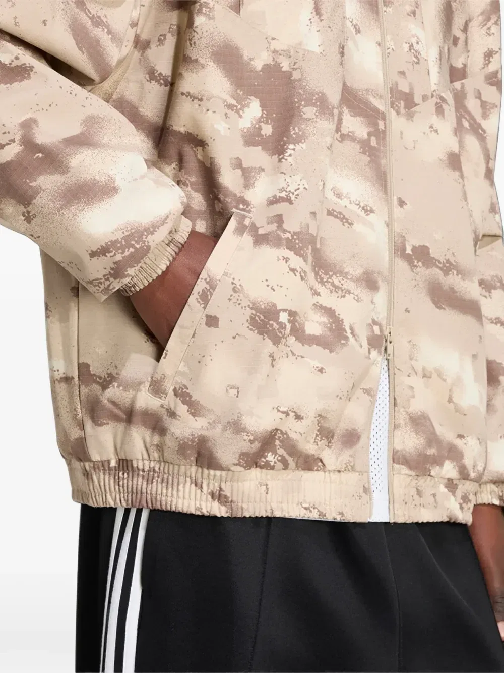 Камуфляжная куртка с вырезами Adidas, бежевый — фото 4