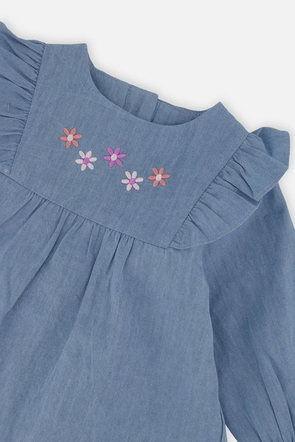 Детское платье для девочек с длинным рукавом с цветочной вышивкой Chambray Dress Deux par Deux, Light Blue Denim — фото 4