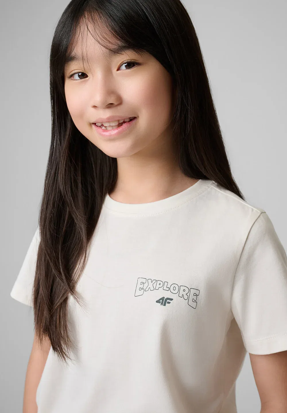 Футболка Regular z nadrukiem dziewczęcy - czarny 140 (9-10 лат) - футболка с принтом 4F, Off White — фото 4