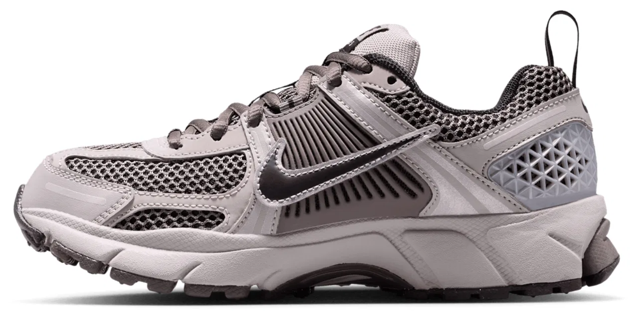 Кроссовки для мальчиков Vomero 5 Nike, цвет Grey/Black/Silver — фото 2