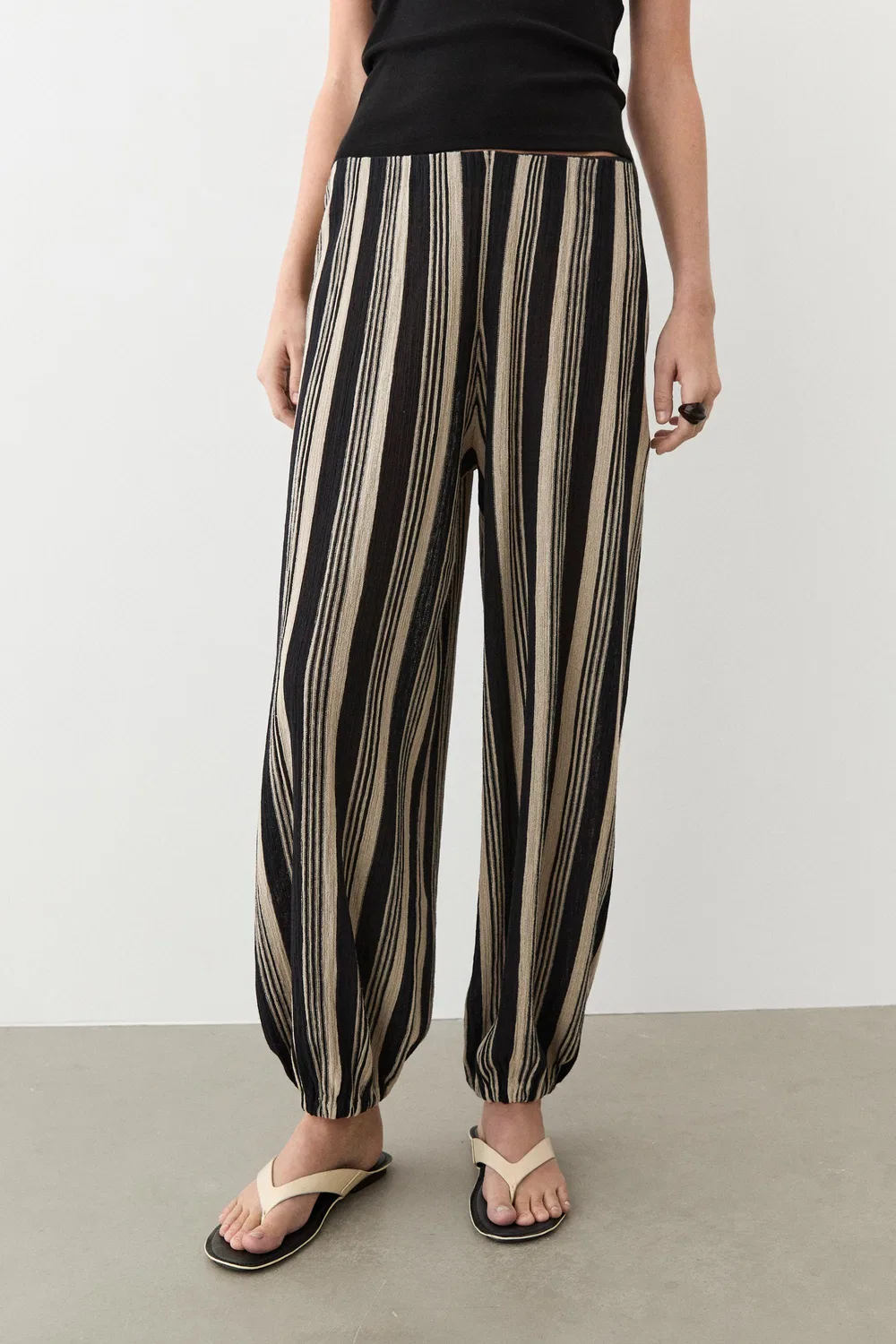 Брюки Massimo Dutti Striped Sarouel Co-ord, черный
