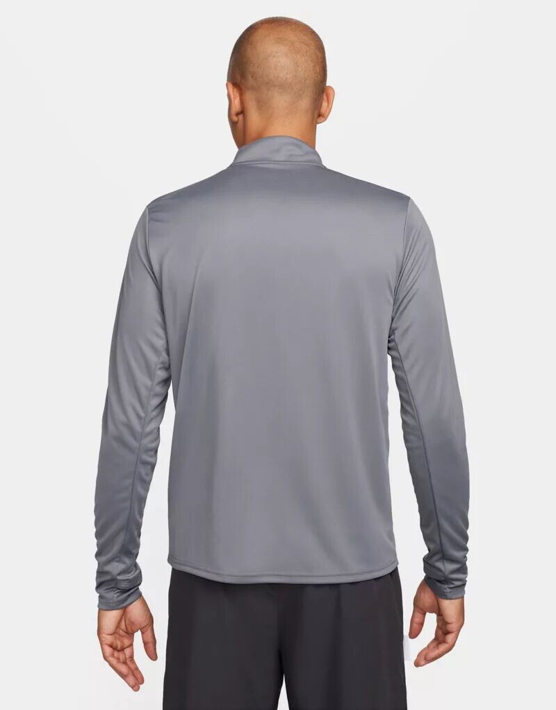 Серая беговая футболка с полумолнией Nike Dri-FIT Pacer — фото 4