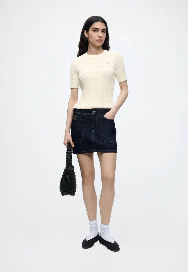 Футболка базовая Tommy Hilfiger Cable basic t-shirt, цвет слоновая кость — фото 2