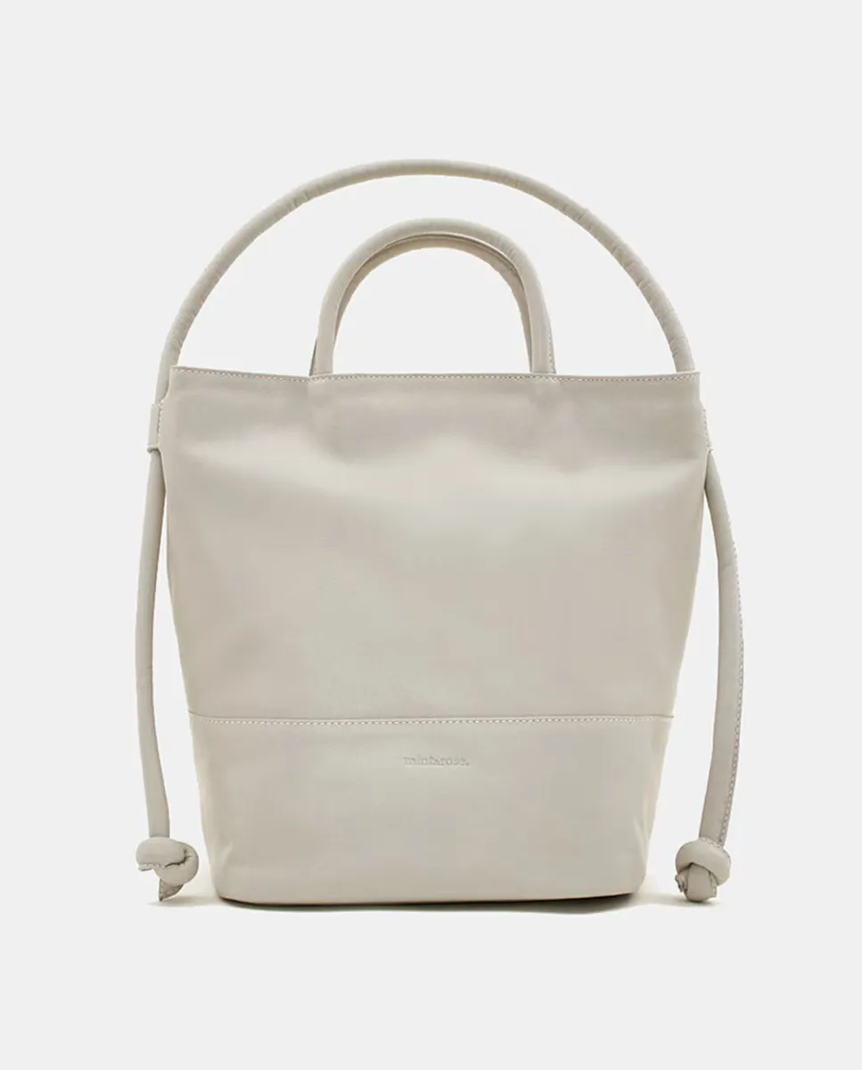 

Женская сумка из кожи мерлина Mint&rose с многопозиционной ручкой Mint & Rose, белый