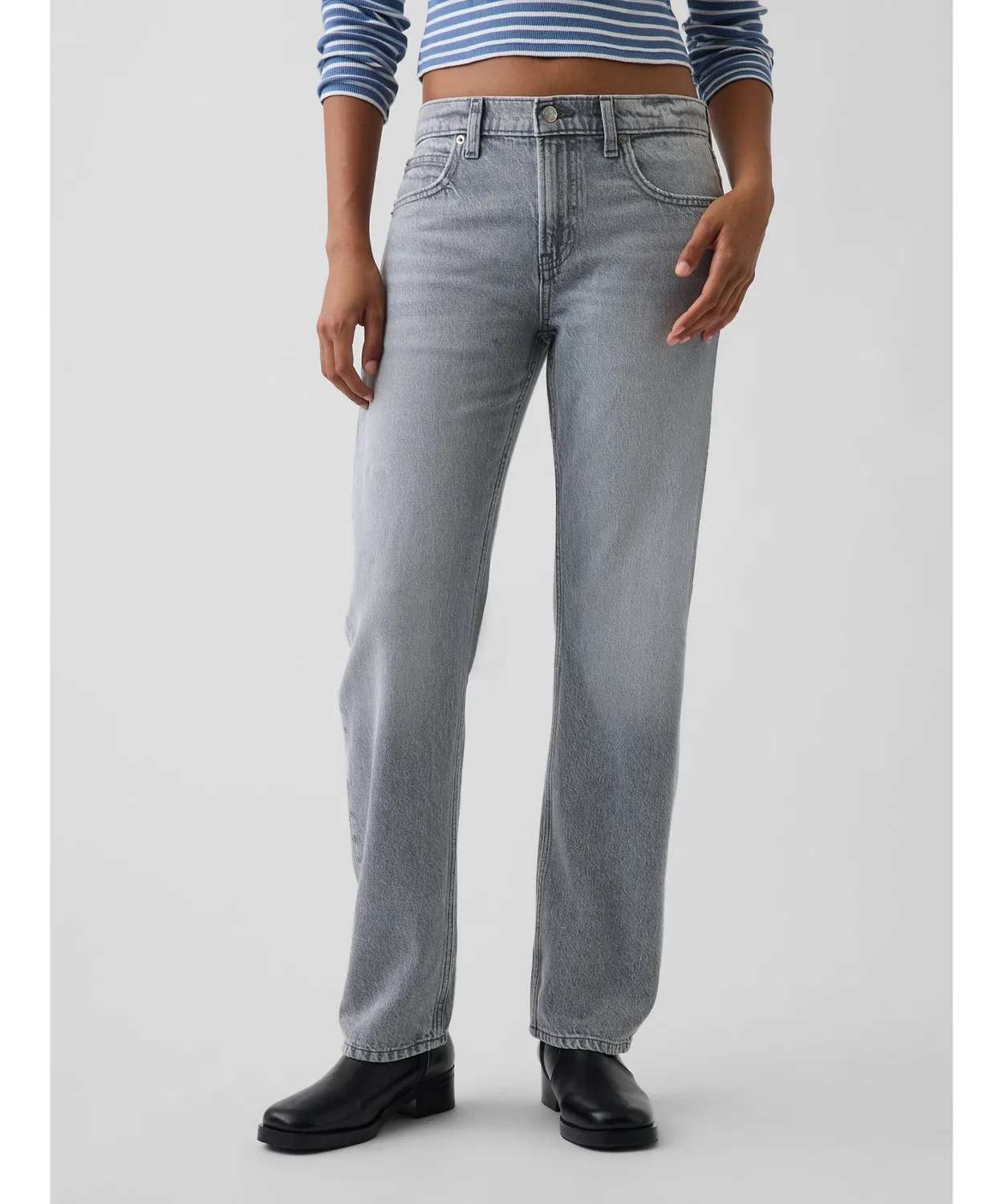 Женские джинсы прямого кроя, зауженные к низу, Mid Rise Straight Tapered Denim GAP, Grey — фото 2