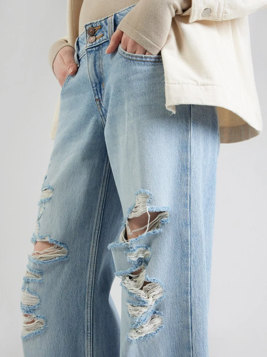 Джинсы LEVI'S свободного кроя 'SUPERLOW LOOSE' светло-голубого цвета — фото 2