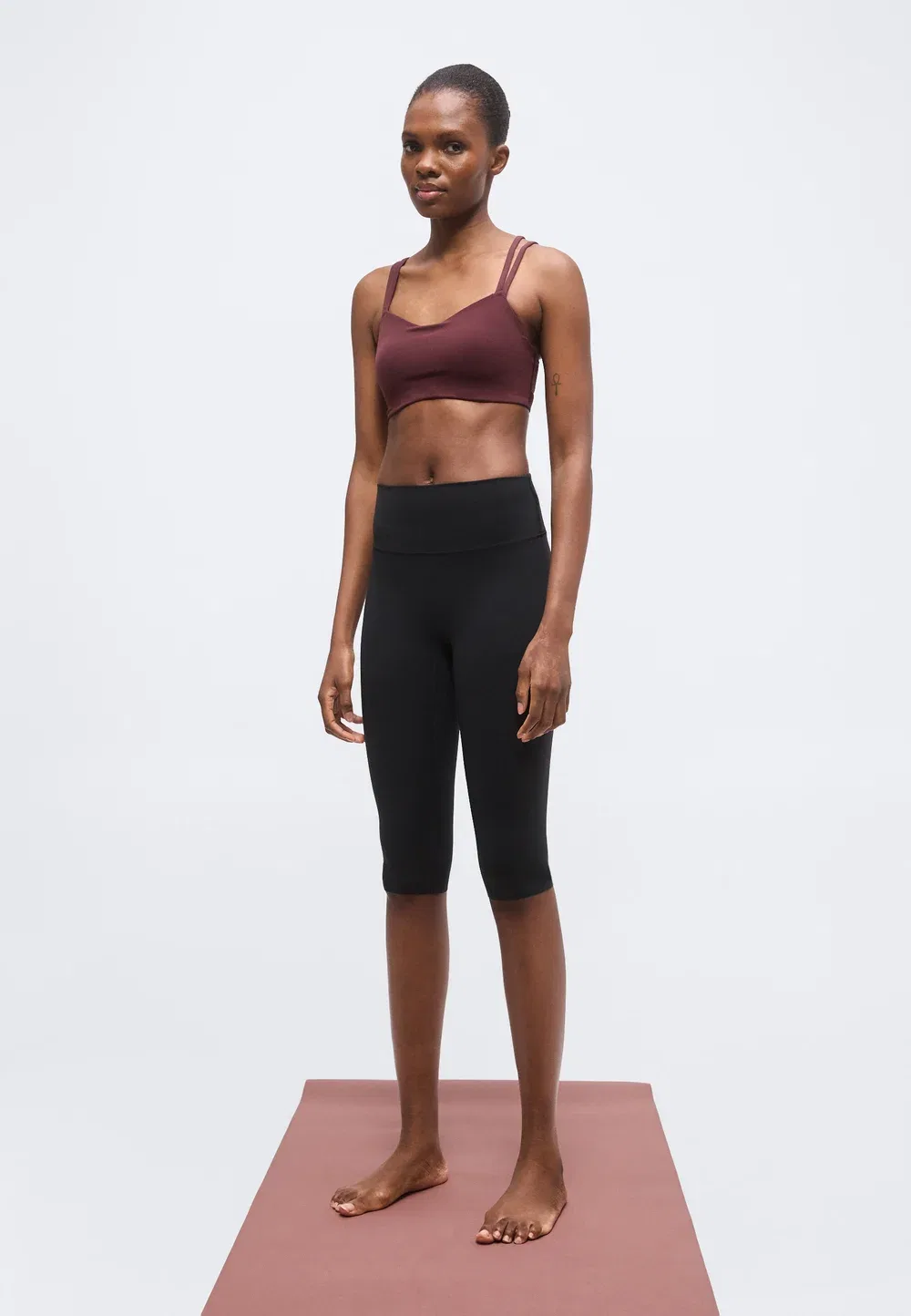 Укороченные спортивные брюки Zenvy - спортивные брюки 3/4 Nike Performance, Black/Cool Grey — фото 2