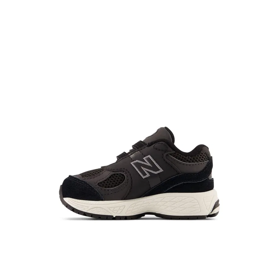 Кроссовки New Balance '2002' черного цвета — фото 2
