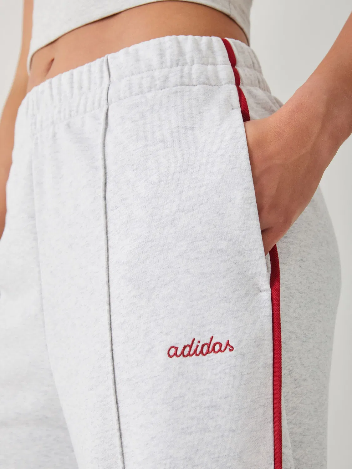 Брюки свободного кроя Colourpop adidas, серо-красные — фото 4
