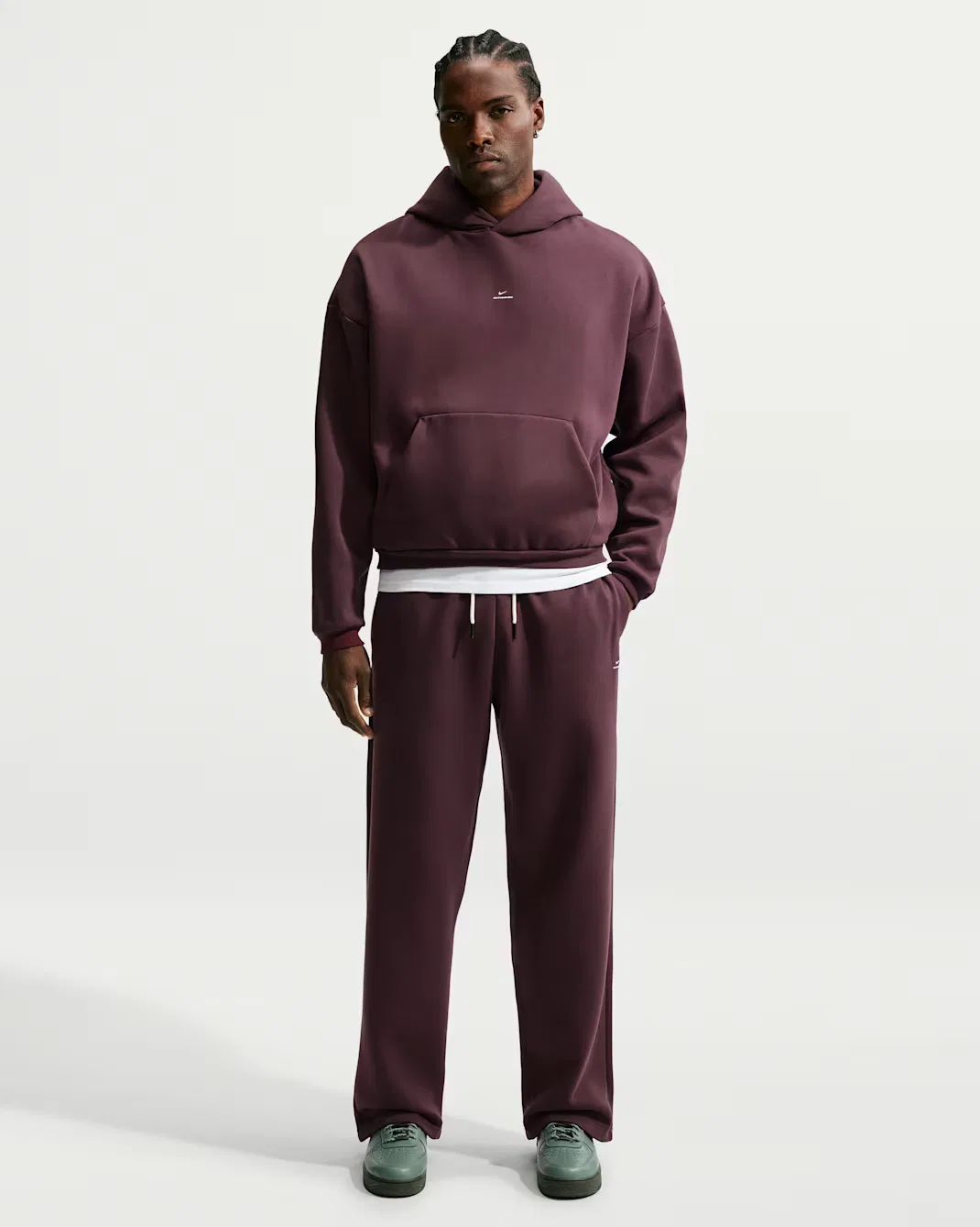 Мужские баскетбольные брюки Therma-FIT с начесом и открытым низом Nike Standard Issue, Burgundy Crush/Pale Ivory