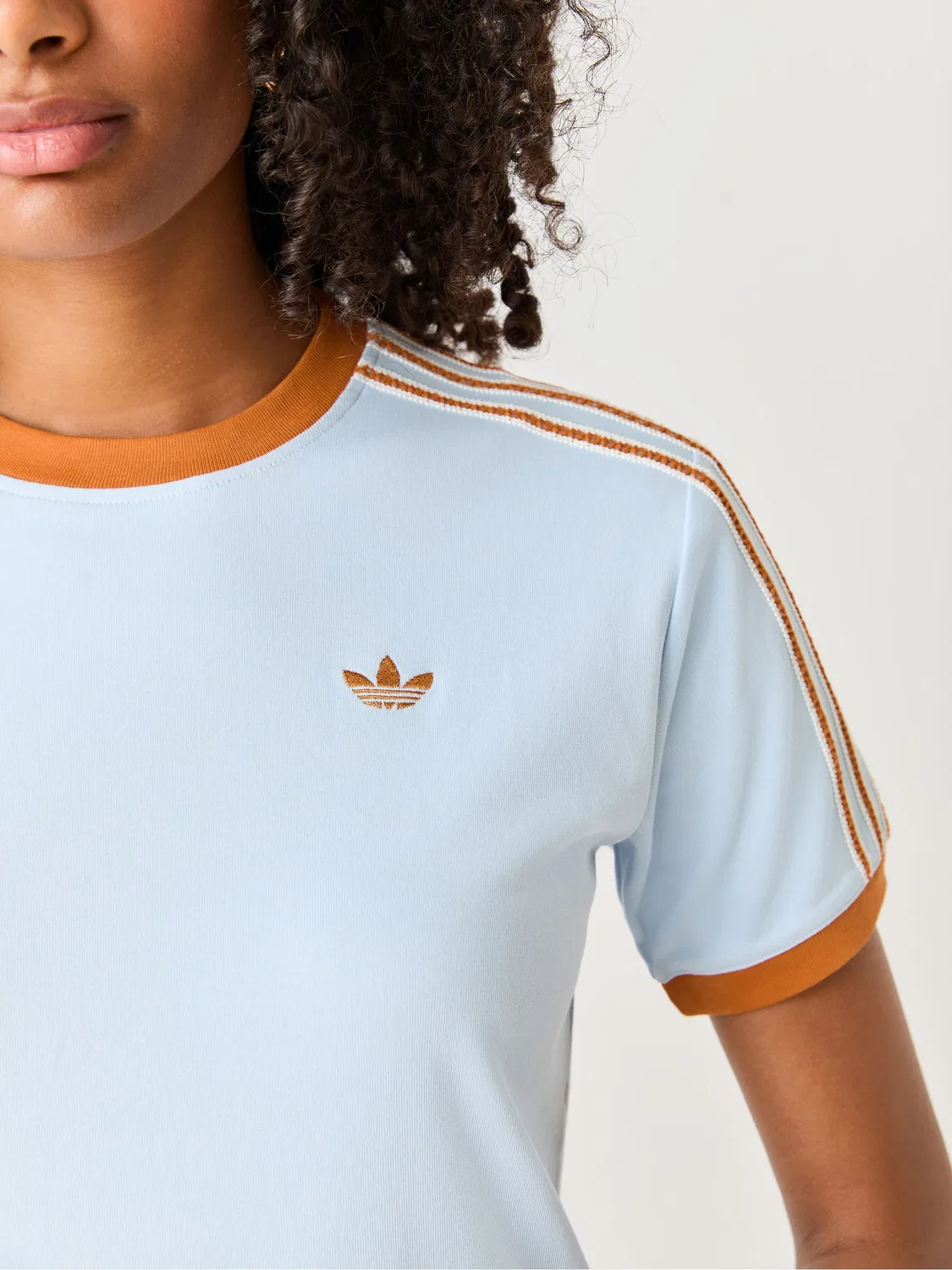 Футболка с принтом 3-Stripes, adidas Originals, синий/оранжевый — фото 4