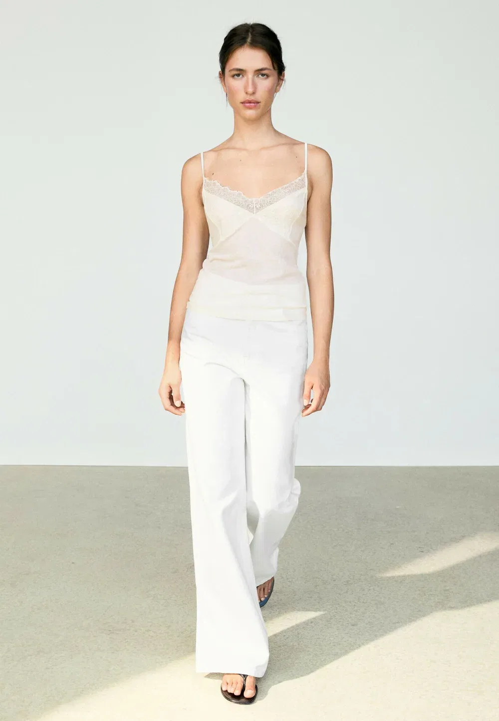 Топ на бретельках с кружевной отделкой - топ Massimo Dutti, White — фото 2