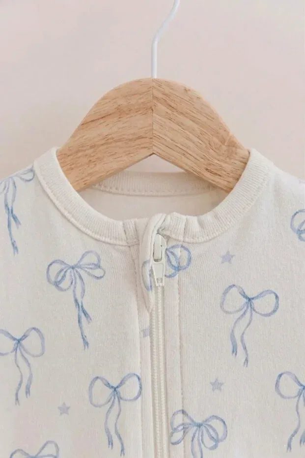 Детское боди-комбинезон на молнии с капюшоном Pureline Series Tuğba Kuğu, Blue Dainty Bow — фото 3