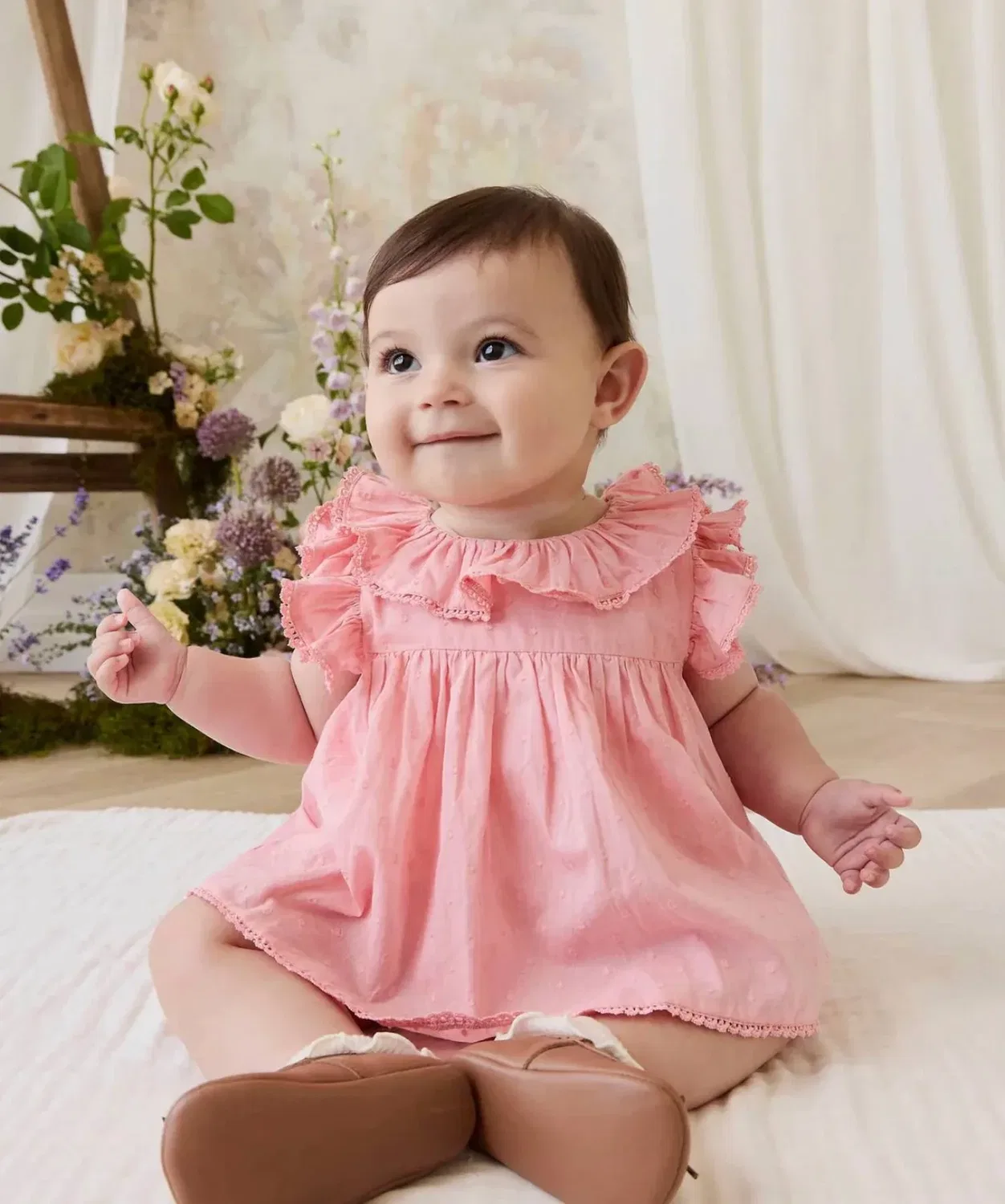 Детский боди-комбинезон с коротким рукавом и воланами Frannie Playsuit Jamie Kay, Swiss Dot