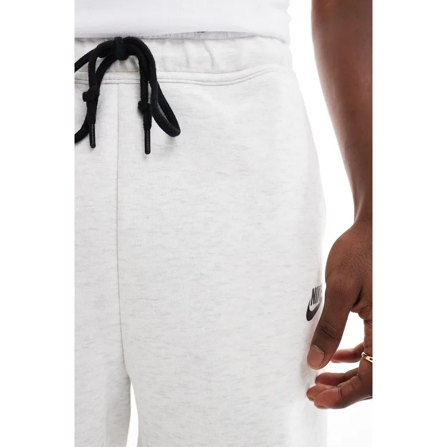 Шорты спортивные с карманами Tech Fleece Nike, Белый/Светло-серый — фото 3