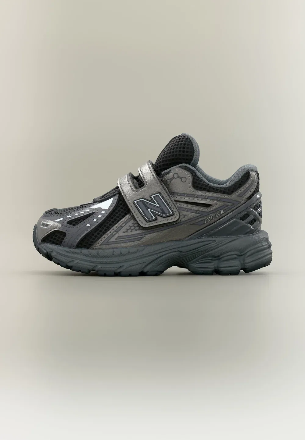 1906 унисекс - кроссовки New Balance, Phantom/Silver-Coloured Metallic
