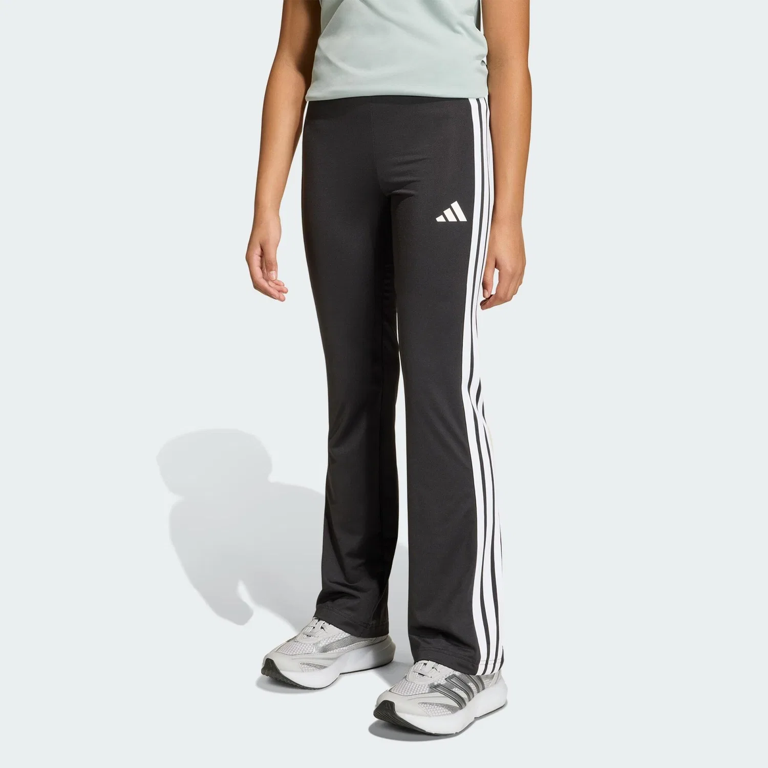 Детские леггинсы с расклешением Train Essentials 3-Streifen Adidas, Schwarz Weiss — фото 2