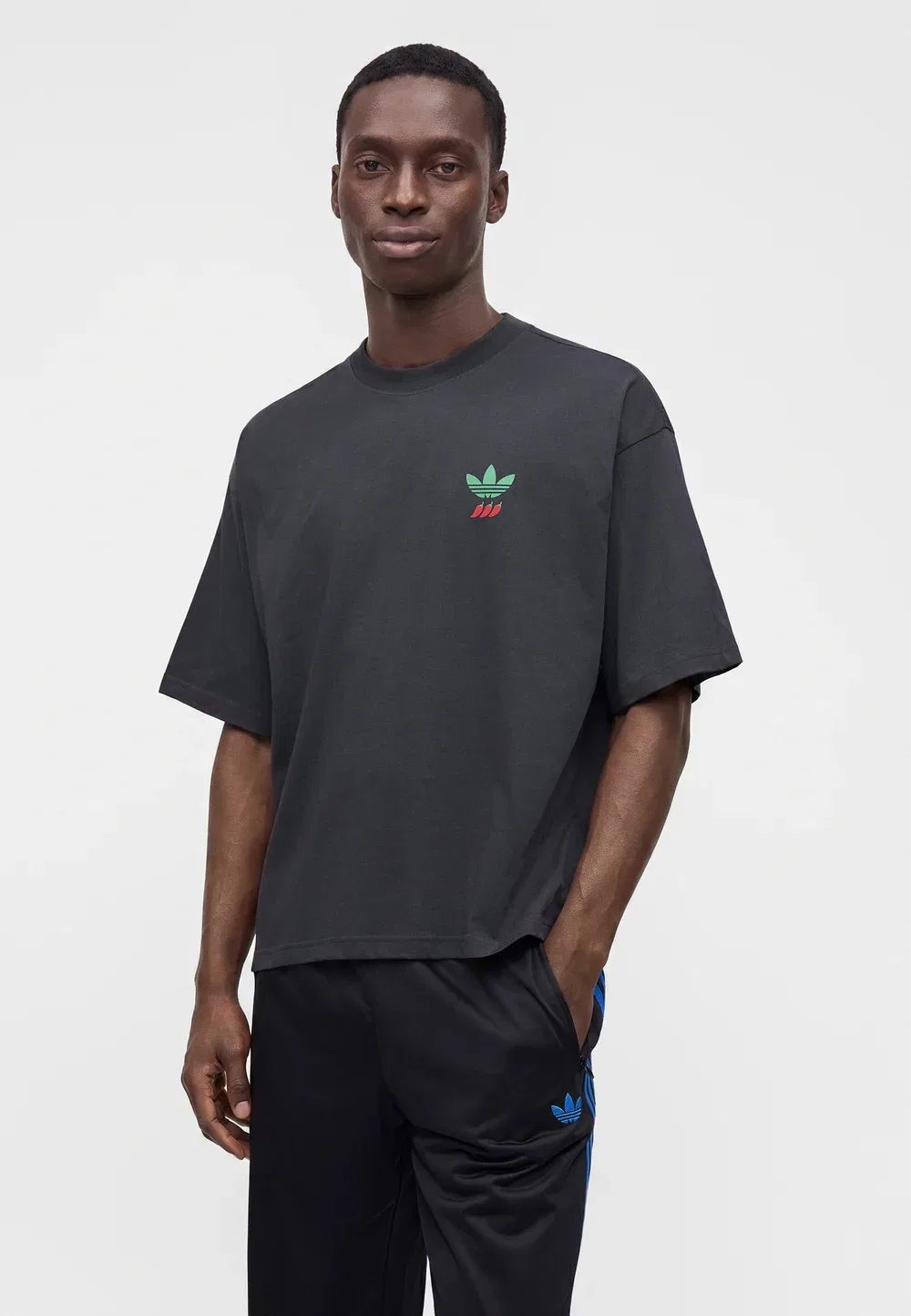 Футболка унисекс с принтом в виде перца чили Adidas Originals, Antrachite — фото 4