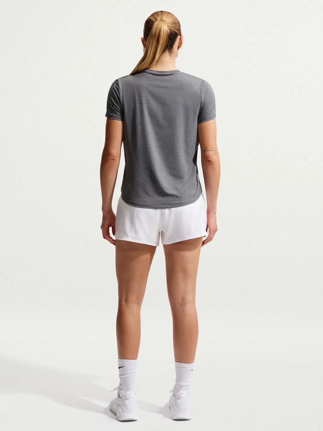 Футболка классическая Nike Dri-FIT, дымчато-серый — фото 2