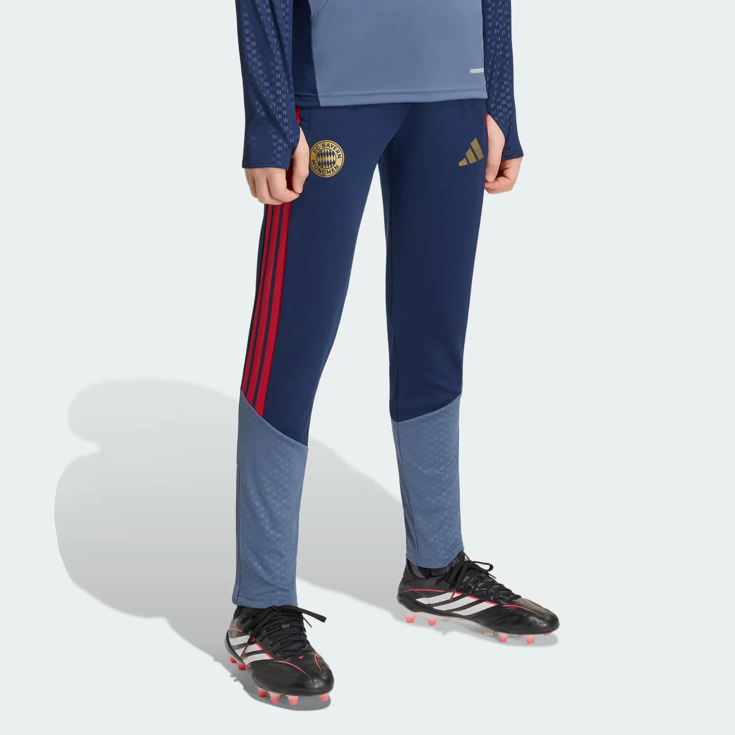 Спортивные брюки Adidas Performance Slim fit FC Bayern München 26/27 в темно-синем и сапфировом цветах — фото 2