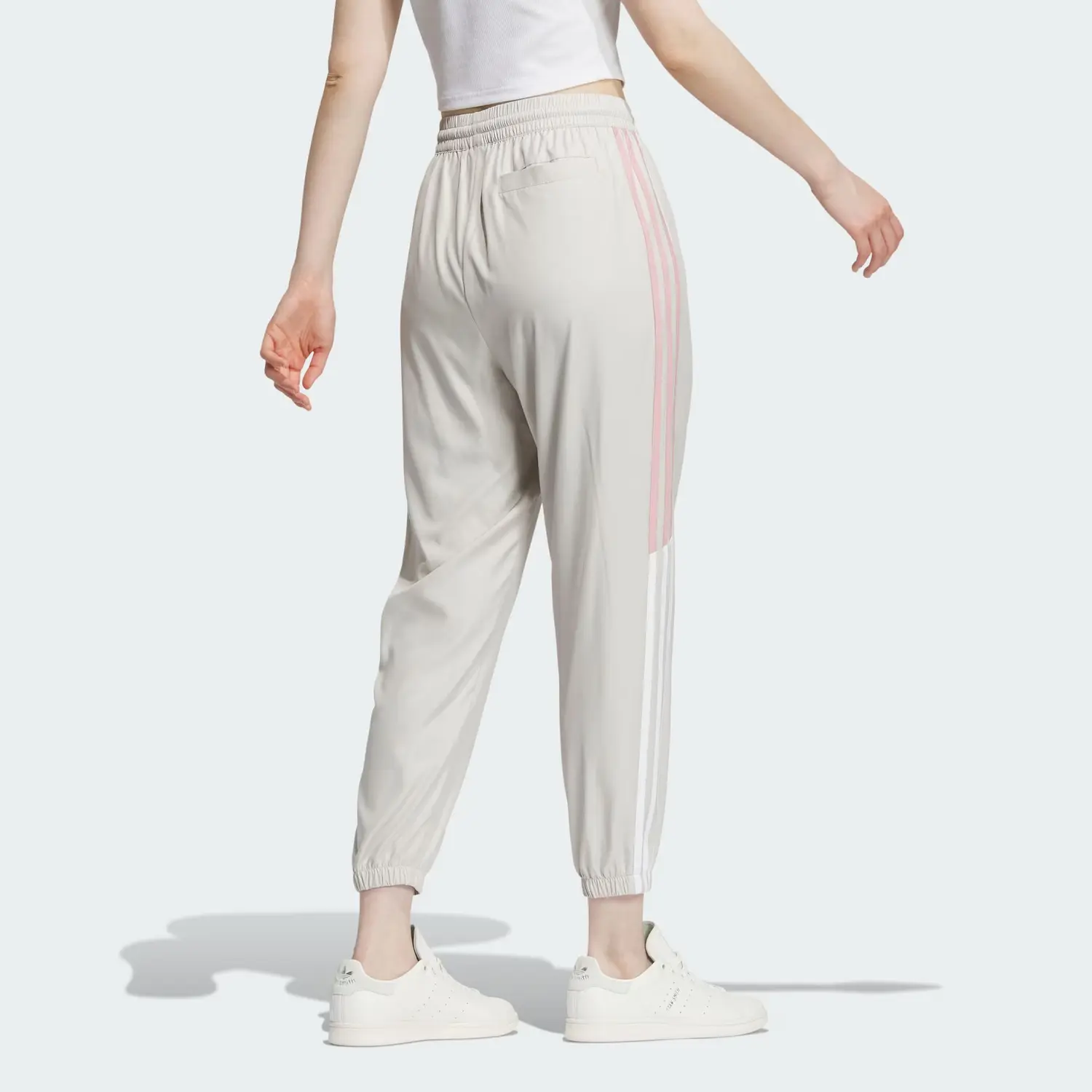 Спортивные брюки из тафтяной ткани Adidas Originals светло-коричневые — фото 4