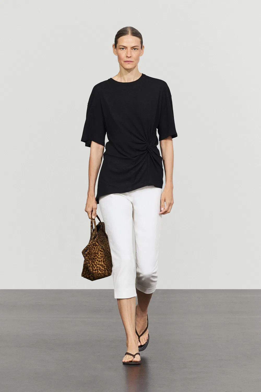 Футболка Massimo Dutti, асимметричная, с узлом, черный — фото 2
