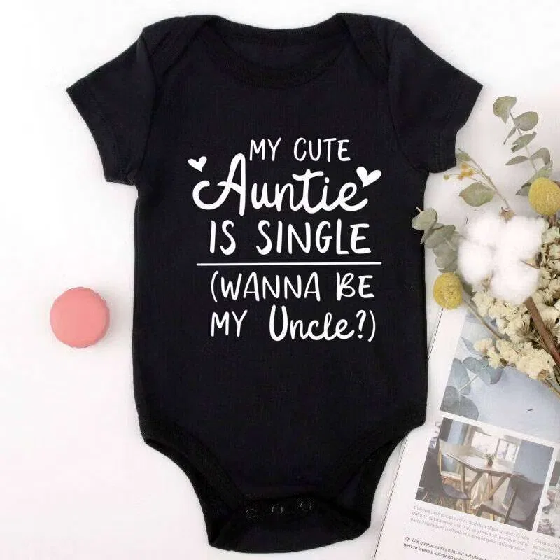 Боди-комбинезон с принтом и надписью My Cute Auntie Is Single Wanna Matching Family Outfits, черный