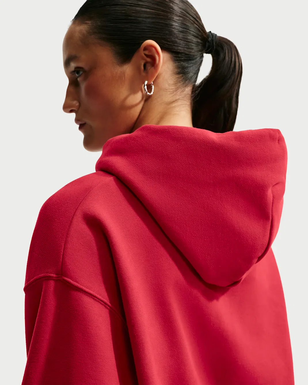 Женская укороченная толстовка оверсайз на молнии Nike Studio Fleece Medium Weight, Tough Red/Sail — фото 2