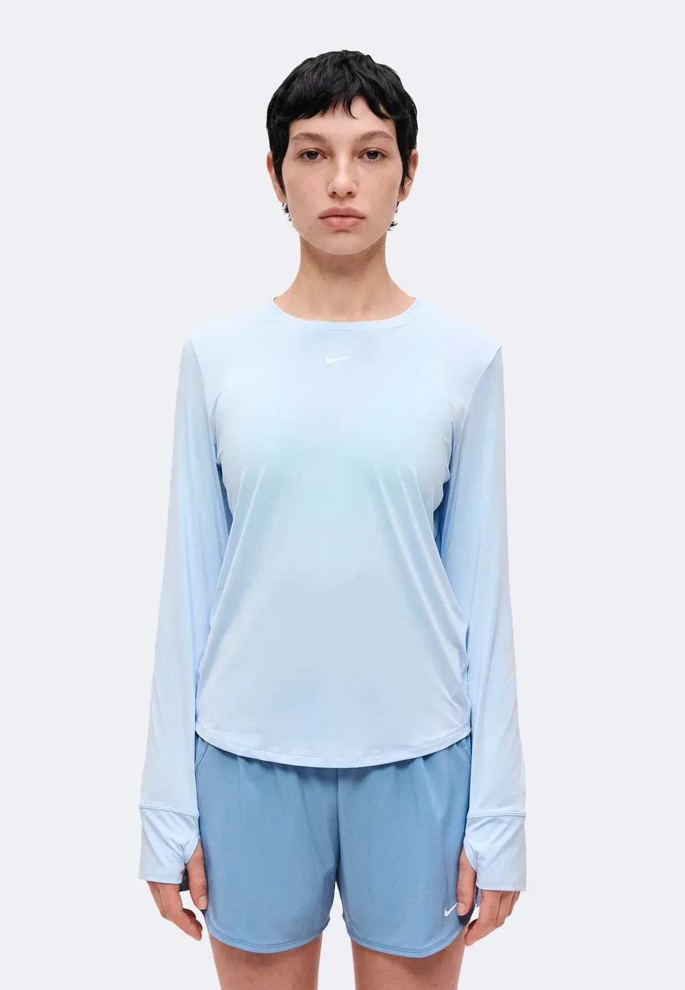 Классический вариант - блузка с длинными рукавами Nike Performance, Hydrogen Blue/White