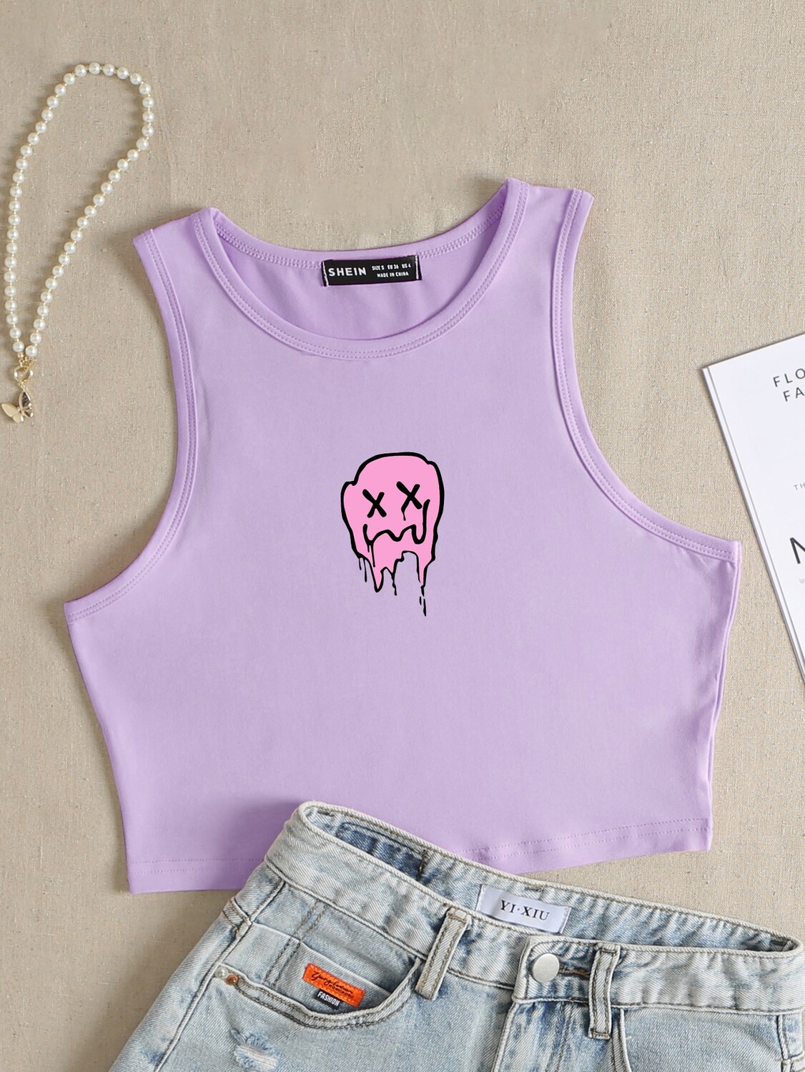 

SHEIN Укороченный топ без рукавов Qutie мультяшная графика, пастельный сиреневый фиолетовый