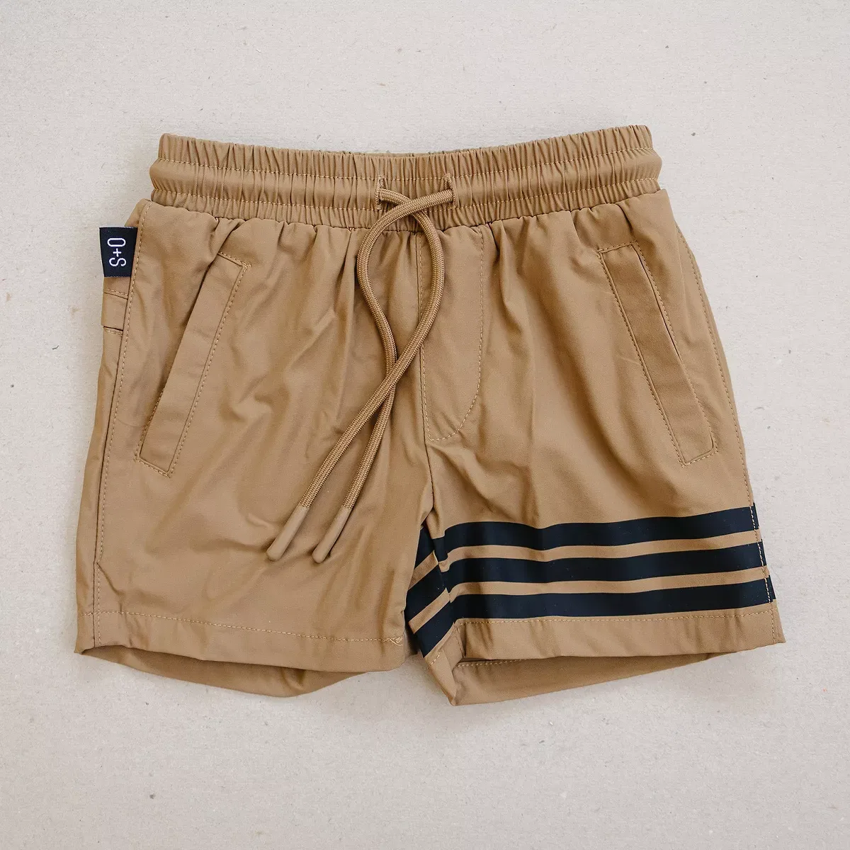 Детские шорты с принтом Leo Athletic Shorts Olive + Scout, Black — фото 2