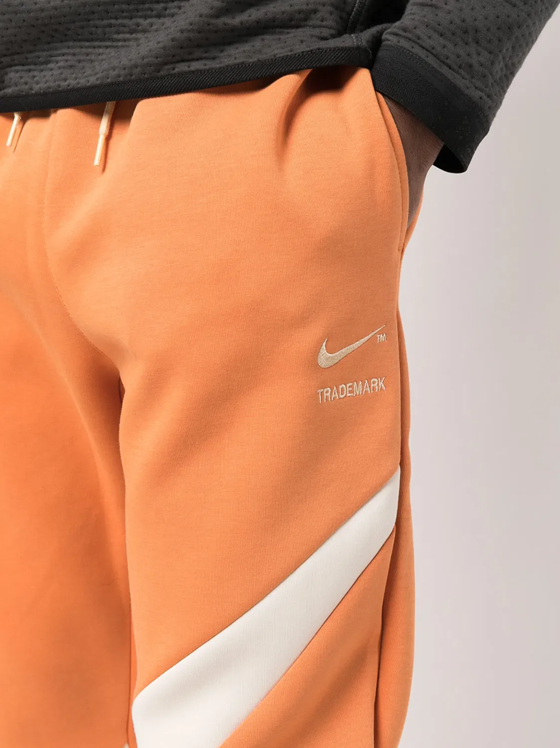 Флисовые брюки с принтом Swoosh Nike, оранжевый — фото 4