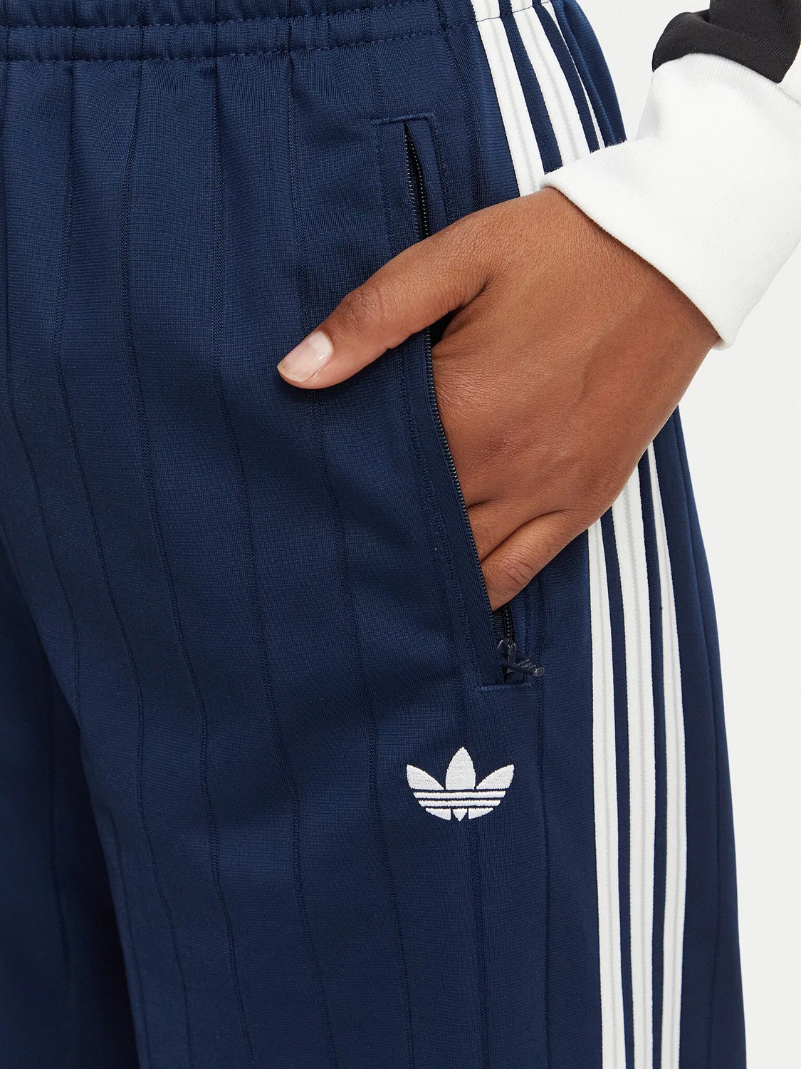 Женские спортивные брюки свободного кроя Pinstripe Firebird Loose Trackpant Adidas, темно-синий — фото 4