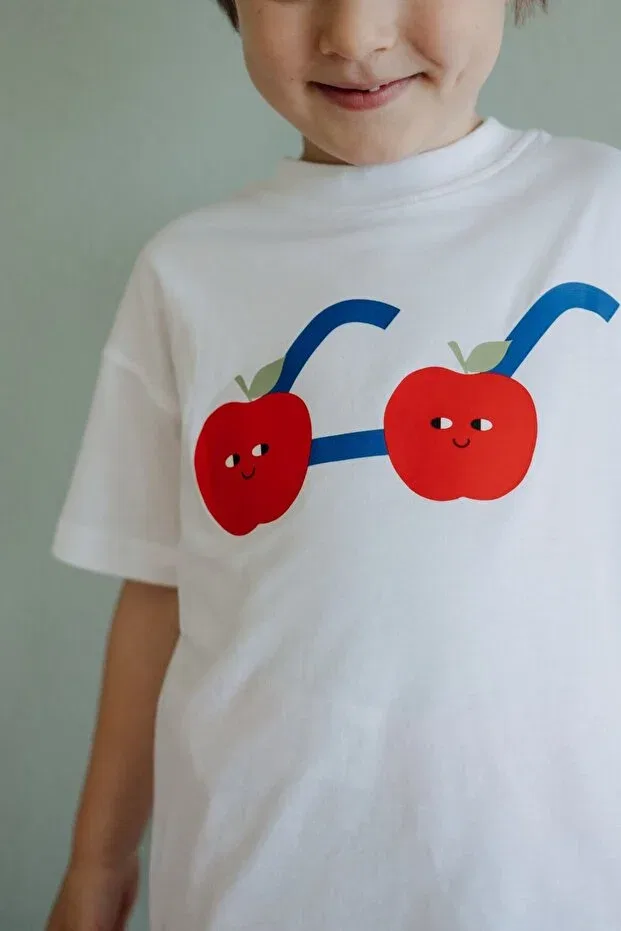 Детская футболка с принтом Apple of my eye Ilo And Friends, White-Red-Navy Blue — фото 3